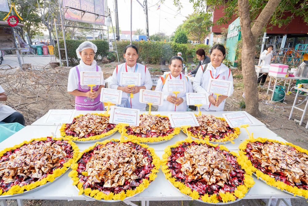 ภาพ No.293769:วันที่ 14 มกราคม พ.ศ. 2569  พิธีถวายภัตตาหารเป็นสังฆทาน แด่พระธรรมยาตรา  ณ วัดสองพี่น้อง ต.ต้นตาล อ.สองพี่น้อง จ.สุพรรณบุรี  ในโครงการธรรมยาตรา กตัญญูบูชา มหาปูชนียาจารย์  พระมงคลเทพมุนี(สด จนฺทสโร) พระผู้ปราบมาร  อนุสรณ์สถาน 7 แห่ง ปีที่ 14