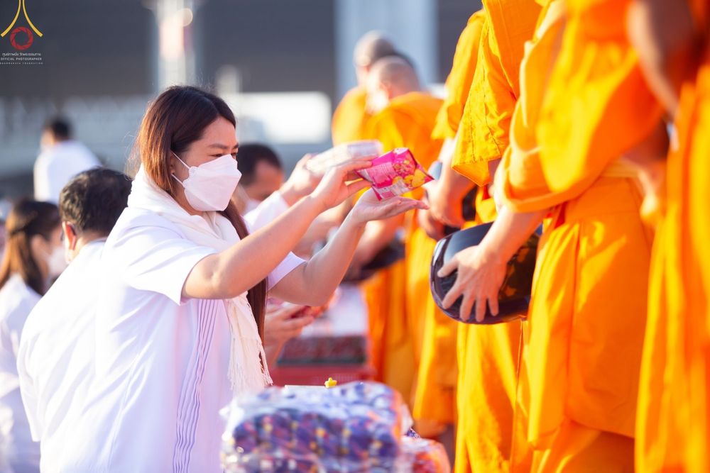 ภาพ No.68762:พิธีตักบาตรฉลองพระใหม่ วันที่ 1 มกราคม พ.ศ. 2566 ณ วัดพระธรรมกาย จ.ปทุมธานี