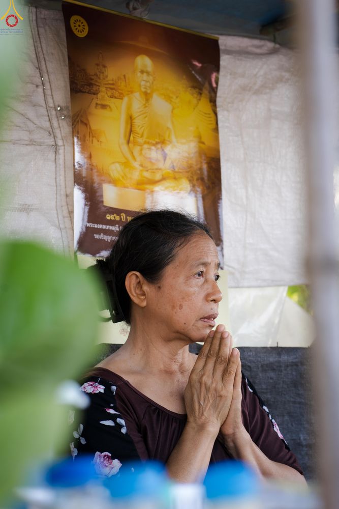 ภาพ No.290472:วันที่ 7 มกราคม พ.ศ. 2569 พิธีต้อนรับพระธรรมยาตรา ณ อนุสรณ์สถานลำดับที่ 2  สถานที่ตั้งมโนปณิธานบวชตลอดชีวิต อนุสรณ์สถานคลองบางนางแท่น (ภาพชุดที่ 2) อ.สามพราน จ.นครปฐม ในโครงการธรรมยาตรา กตัญญูบูชา มหาปูชนียาจารย์ พระมงคลเทพมุนี(สด จนฺทสโร) พระผู้ปราบมาร 