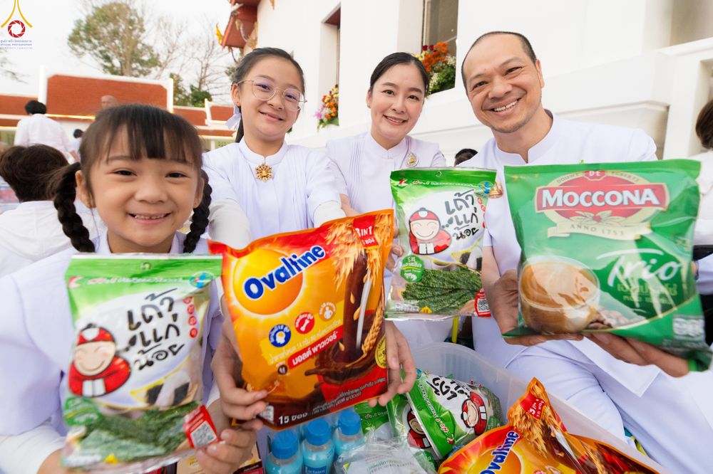 ภาพ No.297768:วันที่ 18 มกราคม พ.ศ. 2569 พิธีตักบาตรพระธรรมยาตรา ณ วัดโบสถ์บน ต.บางคูเวียง จ.นนทบุรี อนุสรณ์สถานลำดับที่ 4 สถานที่เกิดด้วยกายธรรม ในโครงการธรรมยาตรา กตัญญูบูชา มหาปูชนียาจารย์ พระมงคลเทพมุนี(สด จนฺทสโร) พระผู้ปราบมาร อนุสรณ์สถาน 7 แห่ง ปีที่ 14