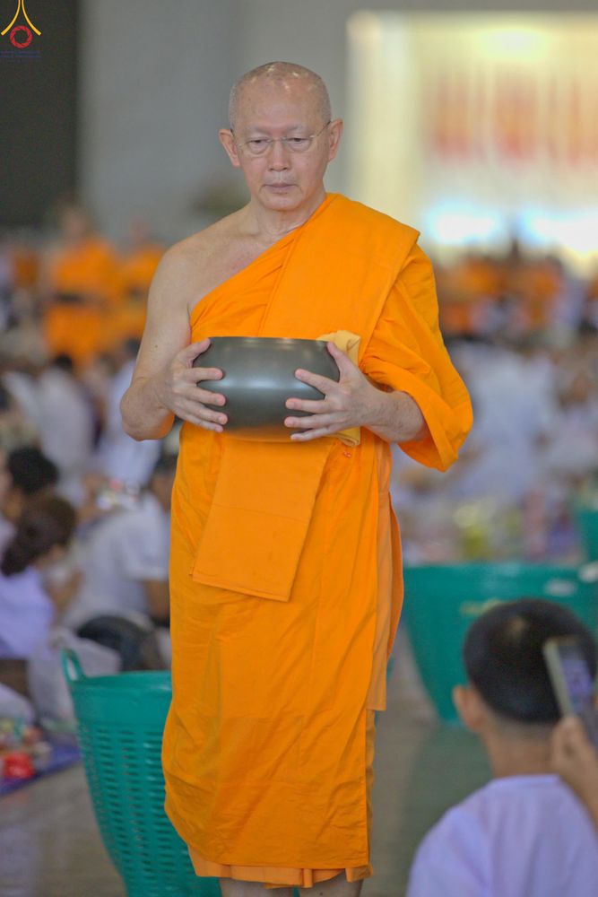 ภาพ No.337659:วันอาทิตย์ต้นเดือน 5 กรกฎาคม พ.ศ.2569 พิธีตักบาตรข้าวสารอาหารแห้ง  ณ บ้านแก้วเรือนทองคุณยายฯ วัดพระธรรมกาย