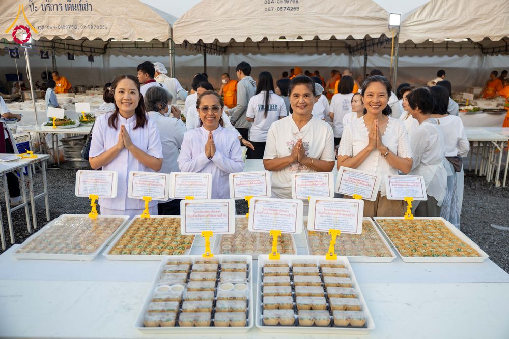 ภาพ No.294814:วันที่ 15 มกราคม พ.ศ. 2569 พิธีถวายภัตตาหารเป็นสังฆทาน แด่พระธรรมยาตรา ณ วัดโบสถ์บน ต.บางคูเวียง จ.นนทบุรี อนุสรณ์สถานลำดับที่ 4 สถานที่เกิดด้วยกายธรรม ในโครงการธรรมยาตรา กตัญญูบูชา มหาปูชนียาจารย์ พระมงคลเทพมุนี(สด จนฺทสโร) พระผู้ปราบมาร อนุสรณ์สถาน 7 แ