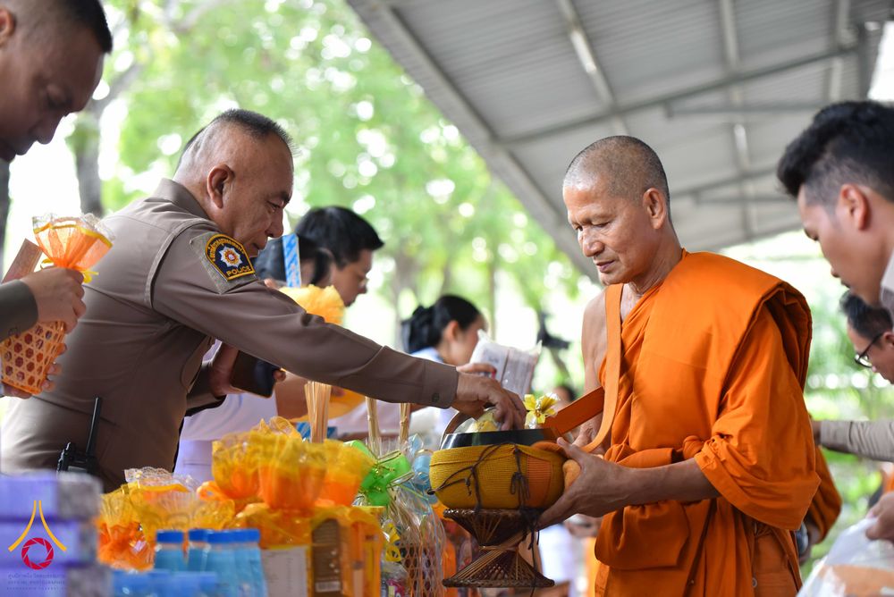 ภาพ No.344287:วันที่ 12 สิงหาคม พ.ศ. 2569  พสกนิกรชาวอำเภอคลองหลวง พร้อมใจร่วมพิธีสวดพระพุทธมนต์และทำบุญตักบาตรถวายพระราชกุศล เนื่องในวันคล้ายวันพระราชสมภพ สมเด็จพระบรมราชชนนีพันปีหลวง และวันแม่แห่งชาติ 12 สิงหาคม 2569