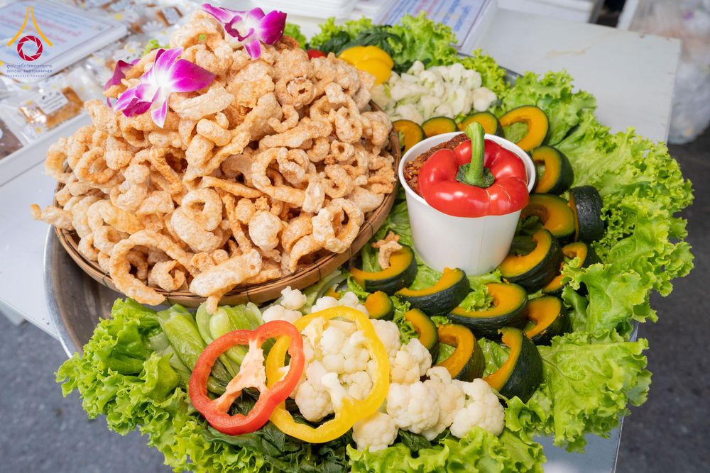 ภาพ No.292680:วันที่ 12 มกราคม พ.ศ. 2569 พิธีถวายภัตตาหารเป็นสังฆทาน แด่พระธรรมยาตรา ณ อนุสรณ์สถานมหาวิหารพระมงคลเทพมุนี (โลตัสแลนด์) อ.สองพี่น้อง จ.สุพรรณบุรี ในโครงการธรรมยาตรา กตัญญูบูชา มหาปูชนียาจารย์ พระมงคลเทพมุนี(สด จนฺทสโร) พระผู้ปราบมาร อนุสรณ์สถาน 7 แห่ง ปี