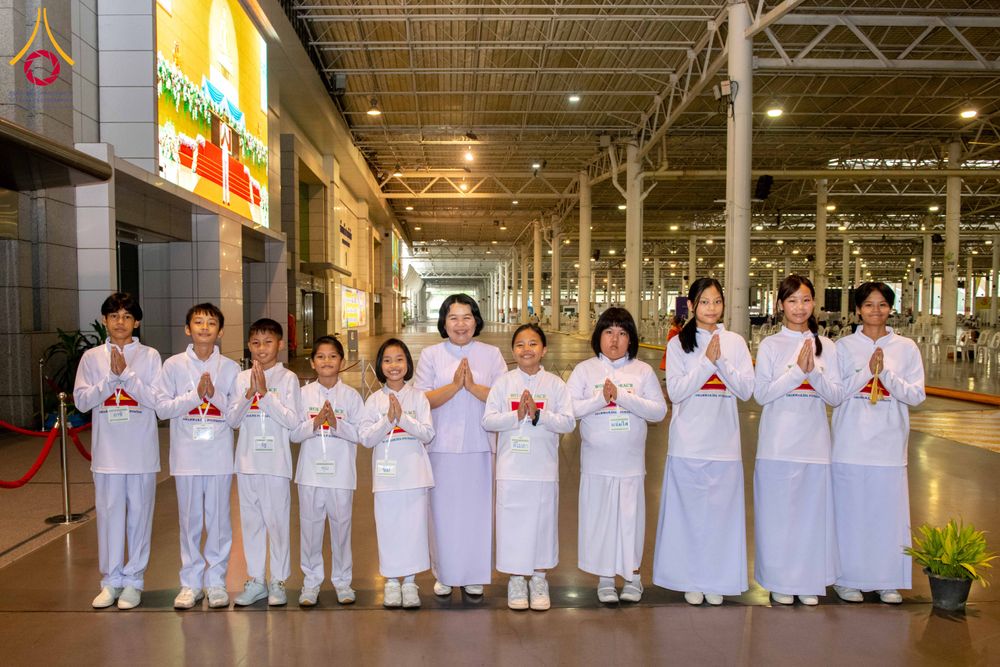 ภาพ No.325614:วันที่ 26 เมษายน พ.ศ.2569 กิจกรรมงานบุญวันอาทิตย์ สาธุชนปฏิบัติธรรมร่วมกัน ณ ห้องแก้วสารพัด 1 วัดพระธรรมกาย ปทุมธานี