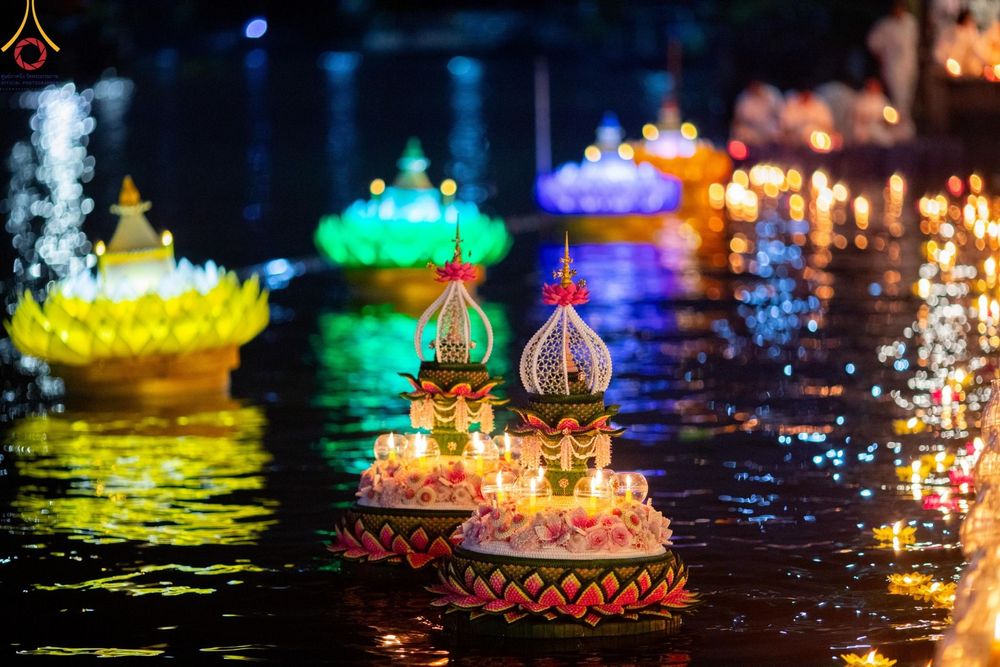 ภาพ No.197230:พิธีจุดประทีปถวายเป็นพุทธบูชา และบูชาธรรมมหาปูชนียาจารย์ ณ วัดโบสถ์(บน) ตำบลบางคูเวียง อำเภอบางกรวย จังหวัดนนทบุรี ในโครงการธรรมยาตรา กตัญญูบูชา มหาปูชนียาจารย์ พระมงคลเทพมุนี(สด จนฺทสโร) พระผู้ปราบมาร อนุสรณ์สถาน 7 แห่ง ปีที่ 13 วันที่ 18 มกราคม พ.ศ. 25