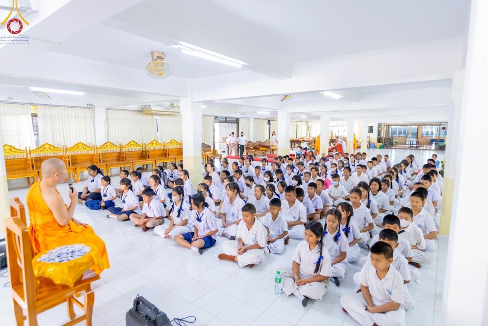 ภาพ No.195139:พิธีทอดผ้าป่าทำนุบำรุงศาสนสถาน ณ วัดไผ่โรงวัว ต.บางตาเถร อ.สองพี่น้อง จ.สุพรรณบุรี ในโครงการธรรมยาตรา กตัญญูบูชา มหาปูชนียาจารย์ พระมงคลเทพมุนี(สด จนฺทสโร) พระผู้ปราบมาร อนุสรณ์สถาน 7 แห่ง ปีที่ 13 วันที่ 13 มกราคม พ.ศ. 2568