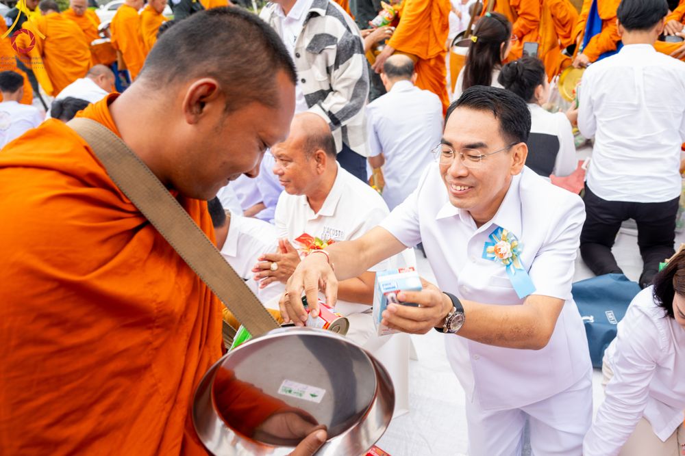 ภาพ No.341185:วันที่ 27 กรกฎาคม พ.ศ. 2569 พิธีตักบาตรพระ 1,000 รูป เมืองพัทลุง  ณ ถนนราเมศวร์ อ.เมือง จ.พัทลุง