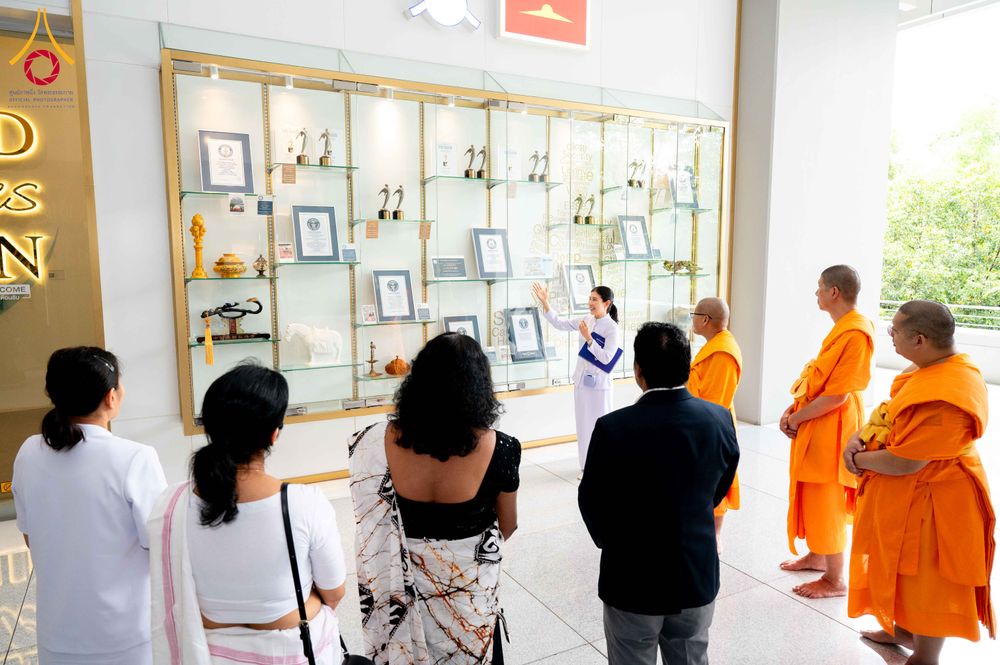 ภาพ No.340118:วันที่ 21 กรกฎาคม พ.ศ. 2569 เอกอัครราชทูตศรีลังกาประจำประเทศไทย เยี่ยมชมวัดพระธรรมกาย กระชับความสัมพันธ์ทางศาสนา