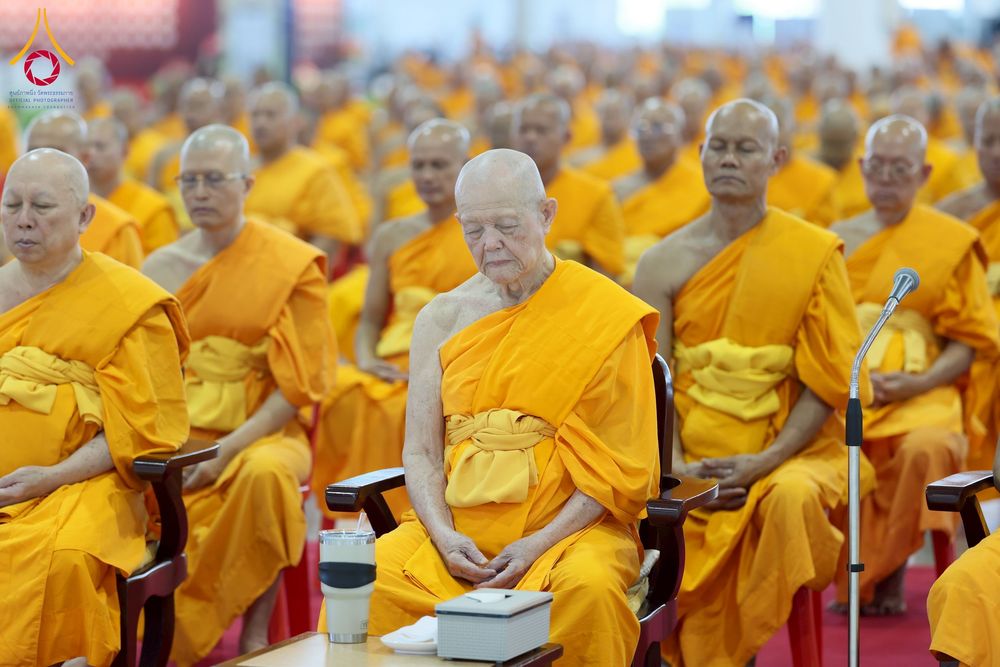 ภาพ No.258145:วันอาทิตย์ที่ 5 ตุลาคม พ.ศ. 2568 พิธีบูชาข้าวพระ ณ สภาธรรมกายสากล วัดพระธรรมกาย