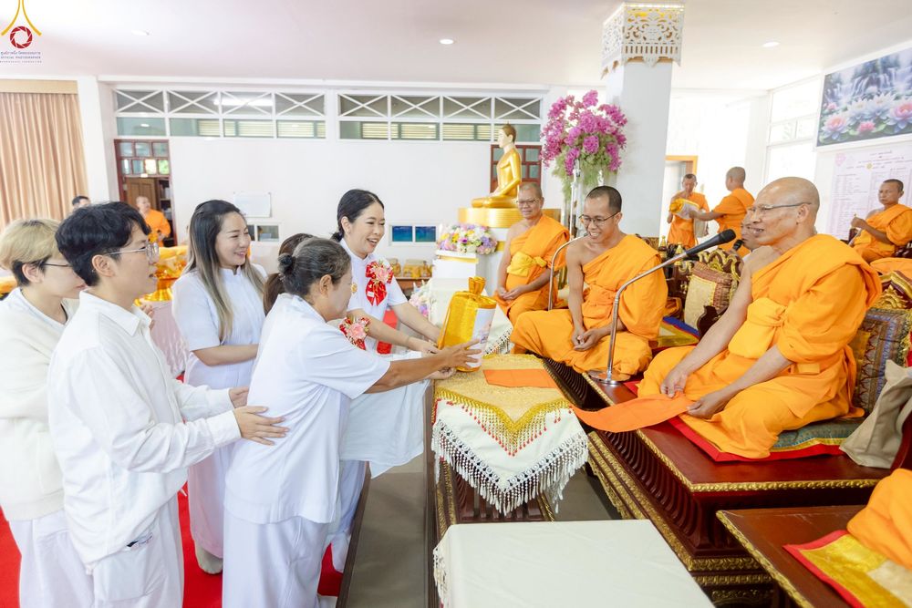 ภาพ No.260305:วันที่ 18 ตุลาคม พ.ศ. 2568 พิธีทอดกฐินสามัคคีทั่วไทย 30,000 วัด โดยคณะศิษยานุศิษย์ บูชาธรรม 81 ปี หลวงพ่อธัมมชโย ณ วัดกิ่วลม ต.บ่อหลวง อ.ฮอด จ.เชียงใหม่