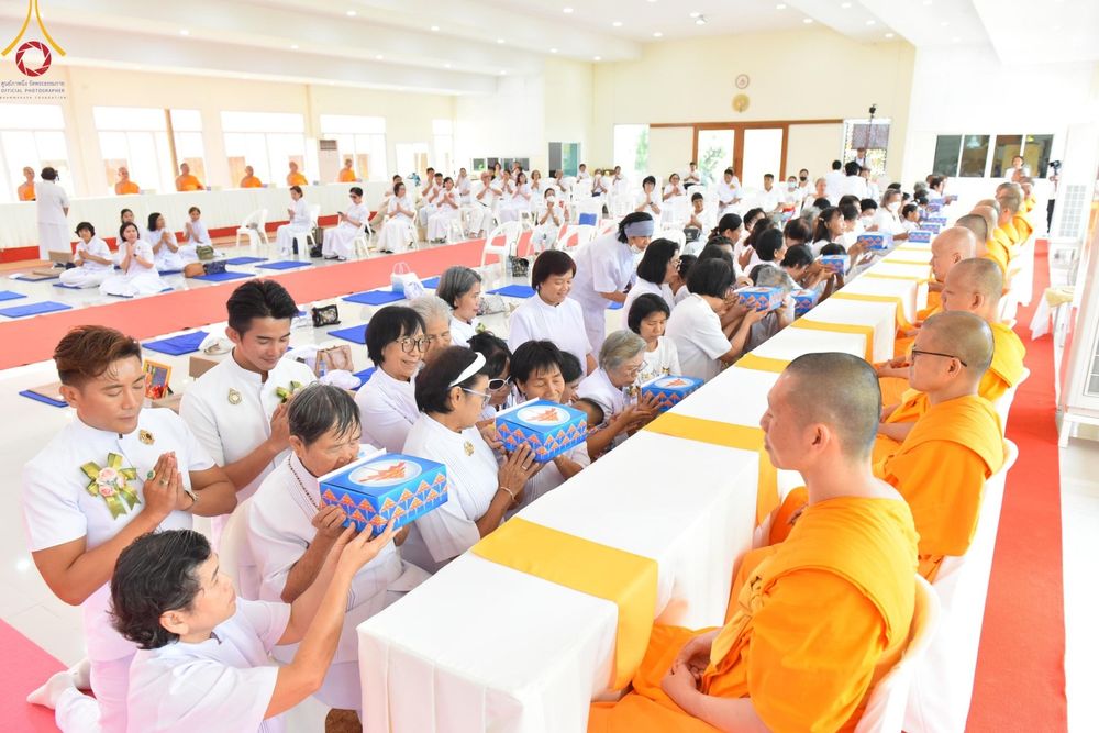 ภาพ No.149599:พิธีทอดผ้าป่ามหามงคล เพื่องานพระพุทธศาสนา , พิธีเจริญพระพุทธมนต์ และพิธีถวายสังฆทานแด่คณะสงฆ์ เนื่องในวันธรรมชัย 56 พรรษา น้อมบูชาธรรมหลวงพ่อธัมมชโย ณ ธรรมอุทยานบ้านแป้ง จ.สิงห์บุรี วันเสาร์ที่ 24 สิงหาคม พ.ศ. 2567