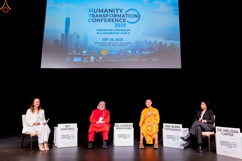 ภาพ No.249806:วันอาทิตย์ที่ 28 กันยายน พ.ศ. 2568 การปฏิบัติธรรมบูชาธรรม 108 ปี แห่งการบรรลุธรรมของหลวงปู่วัดปากน้ำ ได้จุดประทีปสันติภาพไปทั่วโลก และได้ร่วมเสวนาทางปัญญา เพื่อการขยายพระพุทธศาสนาวิชชาธรรมกายไปทั่วโลก  ในงาน HTC Newyork USA