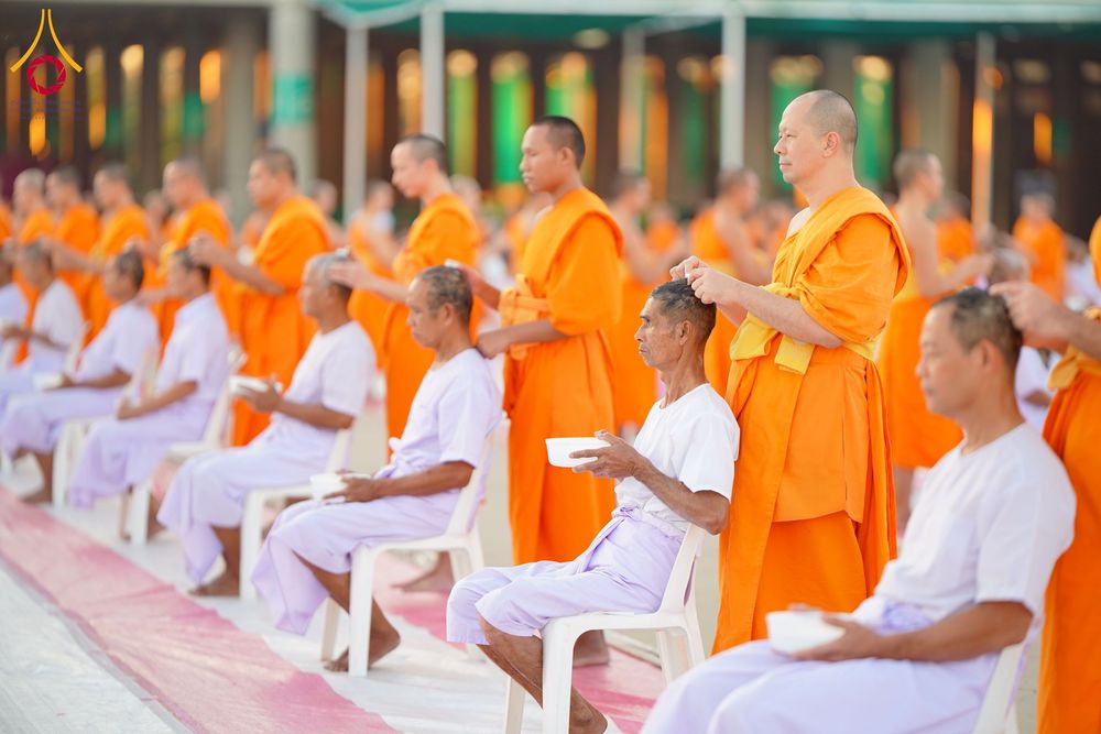 ภาพ No.274767:วันอาทิตย์ที่ 30 พฤศจิกายน พ.ศ. 2568 พิธีปลงผม โครงการอุปสมบทบูชาธรรมมหาปูชนียาจารย์ ปี 2568 ณ ลานธรรมพระมหาธรรมกายเจดีย์ ฝั่งทิศตะวันตก ระหว่างวิหารคดหมายเลข 8 และ 9 วัดพระธรรมกาย