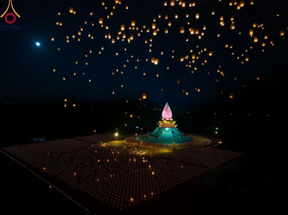 ภาพ No.97285:พิธีทอดผ้าป่า เพื่อสร้าง "ลานอเนกประสงค์พญานาค 4 ตระกูล" และพิธีจุดประทีปโคมลอย ลอยกระทง ถวายประทีปเป็นพุทธบูชา ณ พุทธอุทยานนานาชาติ จ.หนองคาย วันที่ 27 พฤศจิกายน พ.ศ. 2566
