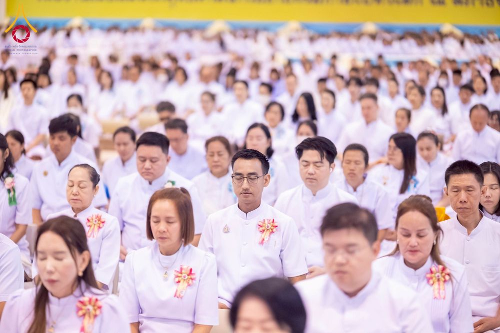 ภาพ No.277158:วันอาทิตย์ที่ 7 ธันวาคม พ.ศ. 2568 พิธีบูชาข้าวพระ ณ สภาธรรมกายสากล วัดพระธรรมกาย