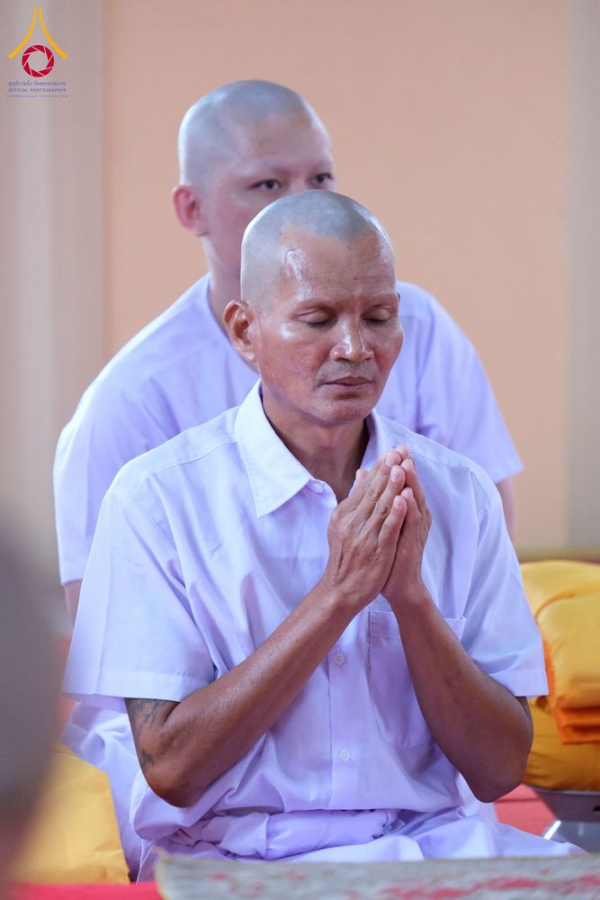 ภาพ No.277946:พิธีตัดปอยผมและปลงผมนาคธรรมทายาท พิธีขอขมาผู้ปกครอง ณ ศูนย์อบรมเยาวชนนครปฐม จ.นครปฐม และพิธีมอบบาตร ผ้าไตร นาคธรรมทายาท พิธีบรรพชา อุปสมบทหมู่ ณ วัดลาดหญ้าไทร จ.นครปฐม