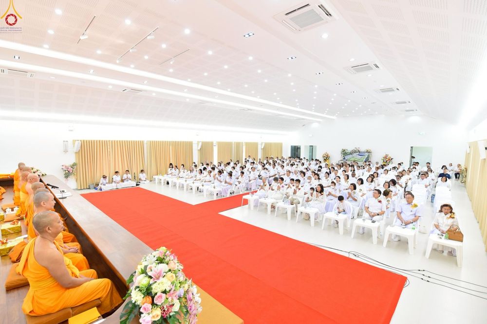 ภาพ No.230093:วันพฤหัสบดีที่ 26 มิถุนายน พ.ศ. 2568 พิธีทอดผ้าป่าฉลองอาคารชุดศูนย์ปฏิบัติธรรมน้ำใสใจสว่าง น้อมบูชาธรรมอายุวัฒนะมงคล 81 ปี หลวงพ่อธัมมชโย ณ ศูนย์ปฏิบัติธรรมน้ำใสใจสว่าง เขตบางกอกน้อย กรุงเทพมหานคร