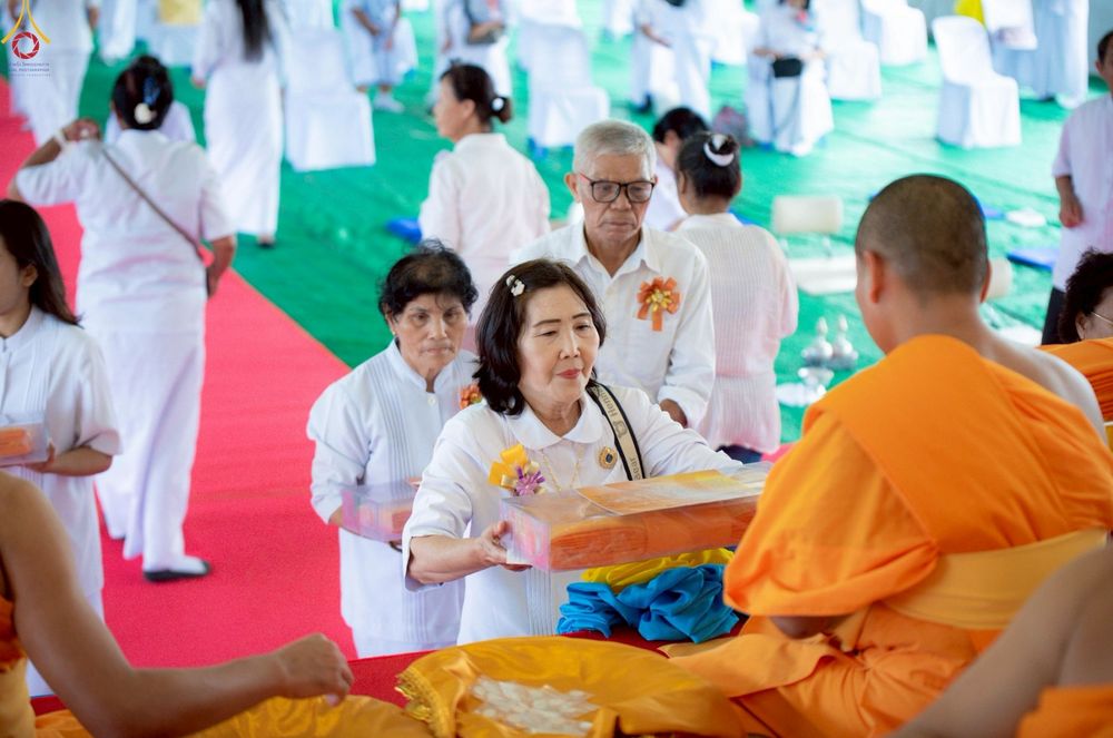 ภาพ No.255284:วันที่ 12 ตุลาคม พ.ศ. 2568 พิธีอัญเชิญพระบรมสารีริกธาตุและบรรจุ ลงในพระเกตุพระประธาน , พิธีทอดกฐินสามัคคีทั่วไทย 30,000 วัด โดยคณะศิษยานุศิษย์ วัดพระธรรมกาย  บูชาธรรม 81 ปี หลวงพ่อธัมมชโย ณ ธุดงคสถานเขาย้อย จ.เพชรบุรี