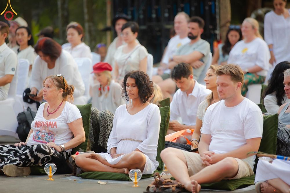 ภาพ No.156399:วัดพุทธบาหลีและวัดพระธรรมกาย จัดปฏิบัติธรรมนานาชาติ 1,151 คนจาก 78 ประเทศ ใน "วันสันติภาพสากล" ณ บาหลี อินโดนีเซีย วันเสาร์ที่ 21 กันยายน พ.ศ. 2567 เวลา 16.00-21.00 น. ณ พิพิธภัณฑ์ ARMA เมืองอูบุด จังหวัดบาหลี ประเทศอินโดนีเซีย