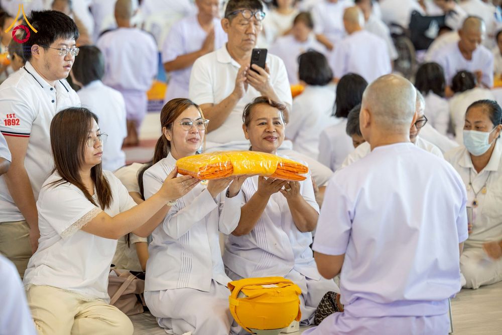 ภาพ No.277412:วันเสาร์ที่ 6 ธันวาคม พ.ศ. 2568 พิธีบรรพชาอุปสมบทและพิธีถวายบาตร โครงการอุปสมบทบูชาธรรมมหาปูชนียาจารย์ ประจำปี พ.ศ.2568 โครงการบวชพระนานาชาติ AEC และ WAB รุ่น CEO (นักบริหาร) รุ่นที่ 5 ณ โบสถ์พระไตรปิฏก วัดพระธรรมกาย