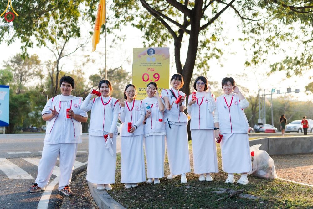 ภาพ No.191637:V.49 สารพัดV สารพัดดี ที่ธรรมยาตรา ในโครงการธรรมยาตรา กตัญญูบูชา มหาปูชนียาจารย์ พระมงคลเทพมุนี(สด จนฺทสโร) พระผู้ปราบมาร อนุสรณ์สถาน 7 แห่ง ปีที่ 13 ระหว่างวันที่ 2-31 มกราคม พ.ศ. 2568