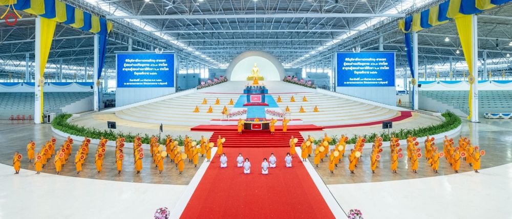 ภาพ No.88156:พิธีมุทิตาสักการะ เปรียญธรรม 9,6,3 และบาลีศึกษา 6,3  พิธีมอบดวงแก้วสามเณรทรงบาลีไวยากรณ์ วันอาทิตย์ 17 กันยายน พ.ศ. 2566 ณ สภาธรรมกายสากล วัดพระธรรมกาย