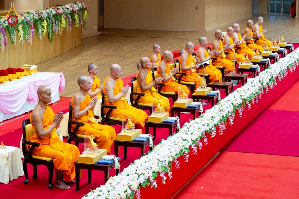 ภาพ No.272889:วันอาทิตย์ที่ 23 พฤศจิกายน พ.ศ.2568 พิธีมุทิตาสักการะ พระมหาเถระและพระเถระ ประจำปีพุทธศักราช 2568 ณ ห้องแก้วสารพัดนึก 2 สภาธรรมกายสากล  วัดพระธรรมกาย