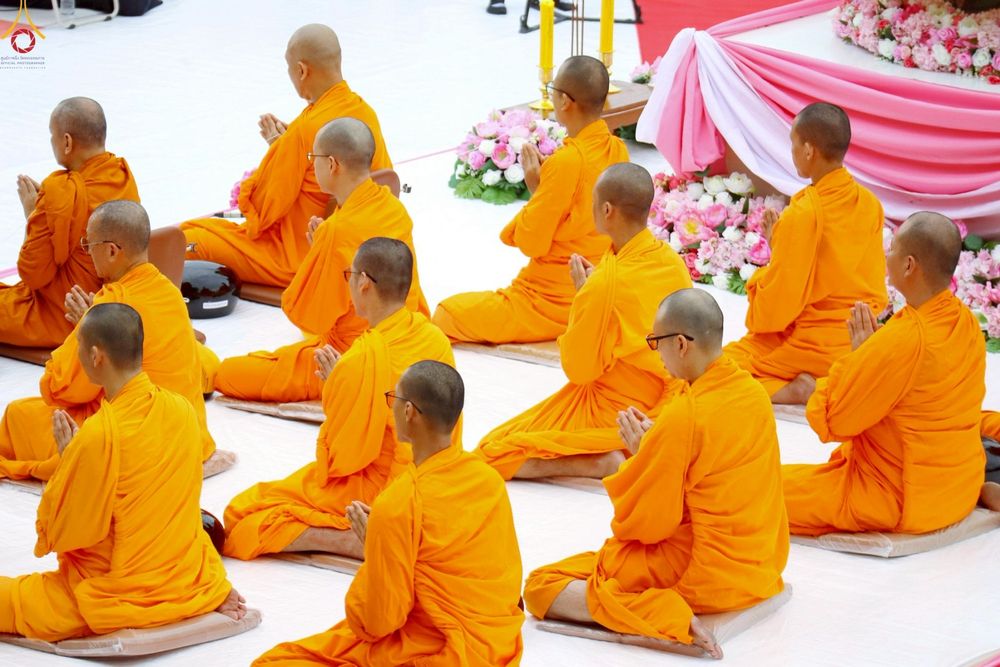 ภาพ No.241903:วันอาทิตย์ที่ 31 สิงหาคม พ.ศ. 2568 พิธีทำบุญแด่คณะสงฆ์ 122 รูป ฉลอง 121 ปี อำเภอคลองหลวง จ.ปทุมธานี เพื่อนำส่งช่วยเหลือคณะสงฆ์ 323 วัด 4 จังหวัดชายแดนภาคใต้ และช่วยเหลือประชาชนจากเหตุปะทะ แนวชายแดนไทย-กัมพูชา ณ บริเวณหน้าที่ว่าการอำเภอคลองหลวง 