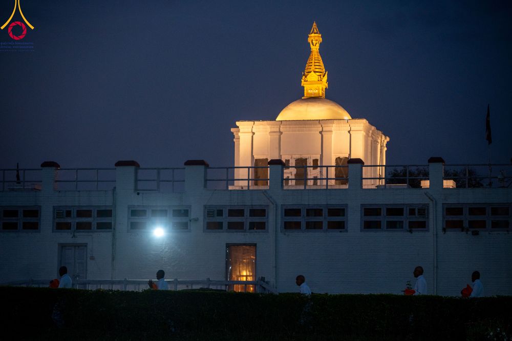 ภาพ No.314048:วันจันทร์ที่ 16 มีนาคม พ.ศ. 2569 พิธีเวียนเทียนประทักษิณ และพิธีบรรพชาสามเณร 500 รูป ณ วิหารมายาเทวี ประเทศเนปาล