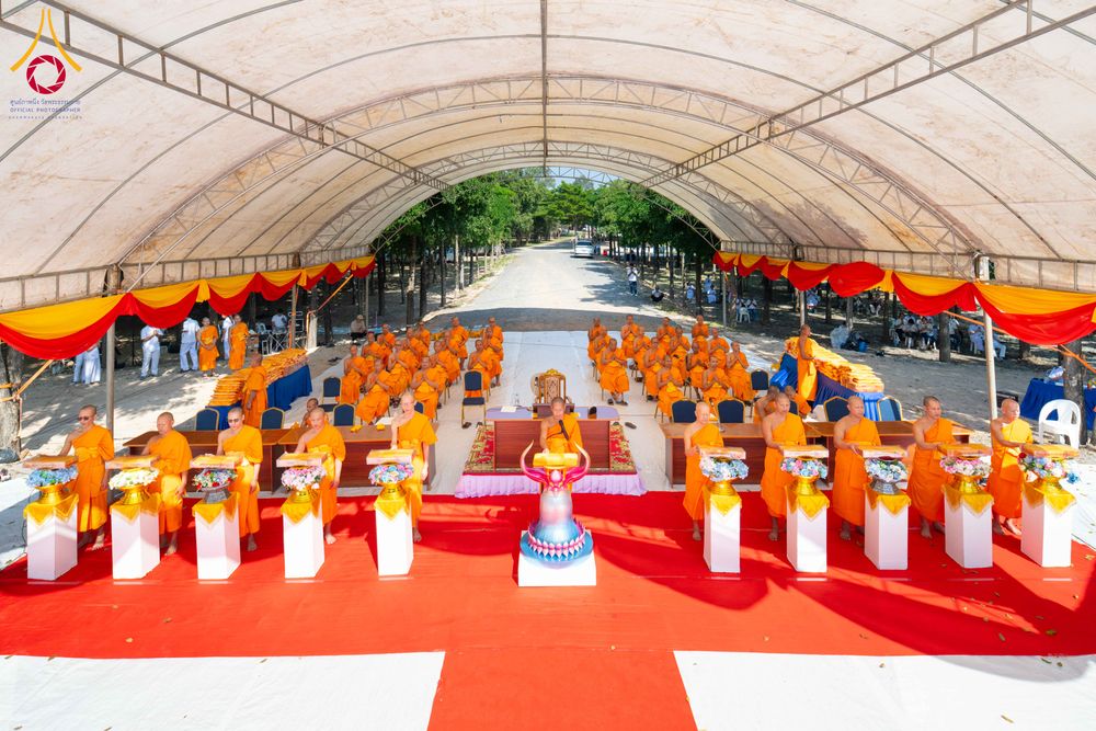 ภาพ No.285781:วันพุธที่ 10 ธันวาคม พ.ศ.2568  พิธีตอกเสาเข็มมงคลต้นสุดท้าย รองรับองค์พระเจดีย์เพื่อสร้างสันติภาพโลก ณ ศูนย์ปฏิบัติธรรมและศูนย์อบรมเยาวชน ชัยนาท