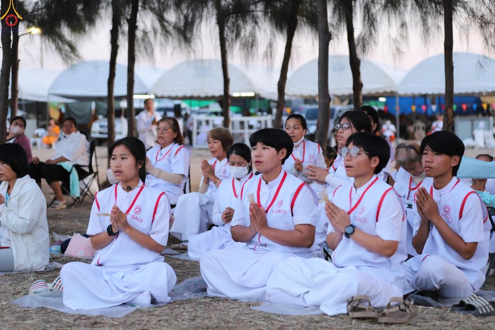 ภาพ No.306662:ภาพเบื้องหลังอาสาสมัครรวมใจ ชุดที่ 5 ในโครงการธรรมยาตรา กตัญญูบูชา มหาปูชนียาจารย์ พระมงคลเทพมุนี(สด จนฺทสโร) พระผู้ปราบมาร อนุสรณ์สถาน 7 แห่ง ปีที่ 14