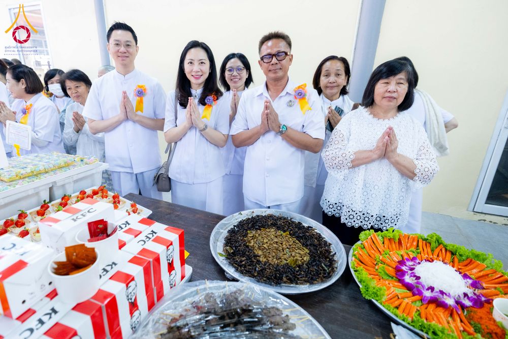 ภาพ No.294853:วันที่ 15 มกราคม พ.ศ. 2569 พิธีถวายภัตตาหารเป็นสังฆทาน แด่พระธรรมยาตรา ณ วัดโบสถ์บน ต.บางคูเวียง จ.นนทบุรี อนุสรณ์สถานลำดับที่ 4 สถานที่เกิดด้วยกายธรรม ในโครงการธรรมยาตรา กตัญญูบูชา มหาปูชนียาจารย์ พระมงคลเทพมุนี(สด จนฺทสโร) พระผู้ปราบมาร อนุสรณ์สถาน 7 แ