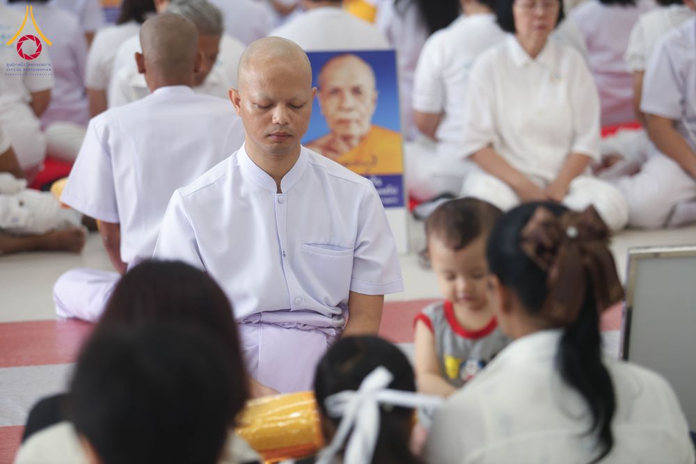 ภาพ No.298143:วันเสาร์ที่ 17 มกราคม พ.ศ. 2569 พิธีบรรพชาอุปสมบท โครงการอุปสมบทหมู่ บูชาธรรมครบ 117 ปี คุณยายอาจารย์มหารัตนอุบาสิกาจันทร์ ขนนกยูง  ณ อุโบสถพระไตรปิฎก วัดพระธรรมกาย