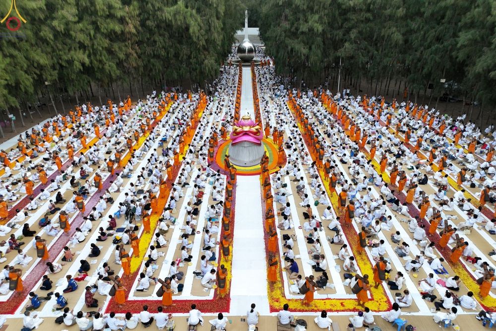 ภาพ No.69094:พิธีต้อนรับพระธรรมยาตรา ในโครงการธรรมยาตรากตัญญูบูชา มหาปูชนียาจารย์ พระมงคลเทพมุนี(สด จนฺทสโร) พระผู้ปราบมาร อนุสรณ์สถาน 7 แห่ง ปีที่ 11 วันที่ 3 มกราคม พ.ศ. 2566 ณ อนุสรณ์สถานมหาวิหารพระมงคลเทพมุนี จ.สุพรรณบุรี