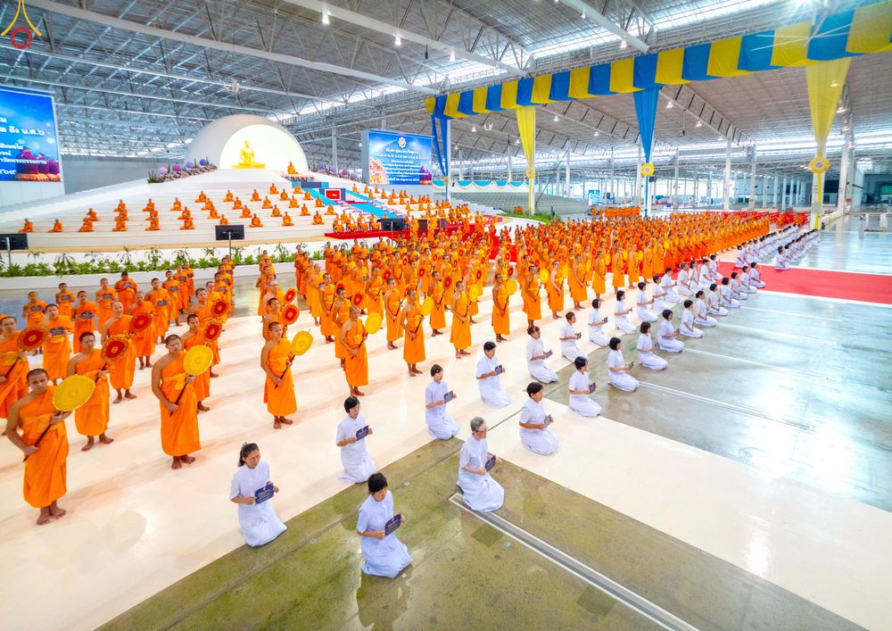 ภาพ No.339054:วันอาทิตย์ที่ 12 กรกฎาคม พ.ศ.2569 พิธีมุทิตาผู้สอบได้เปรียญธรรม ประโยค 1-2 ถึง ป.ธ.9 และ บ.ศ.1-2 ถึง บ.ศ.6 สำนักศาสนศึกษาวัดพระธรรมกาย ประจำปี 2569, พิธีมอบตราตั้งแต่งตั้งอาจารย์ใหญ่ สำนักศาสนศึกษาวัดพระธรรมกาย