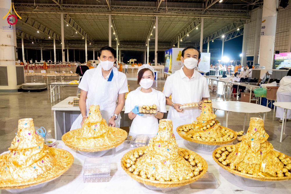 ภาพ No.303451:วันที่ 27 มกราคม พ.ศ. 2569 พิธีถวายภัตตาหารเป็นสังฆทาน แด่พระธรรมยาตรา ณ วัดพระธรรมกาย  จังหวัดปทุมธานี ในโครงการธรรมยาตรา กตัญญูบูชา มหาปูชนียาจารย์ พระมงคลเทพมุนี(สด จนฺทสโร) พระผู้ปราบมาร อนุสรณ์สถาน 7 แห่ง ปีที่ 14