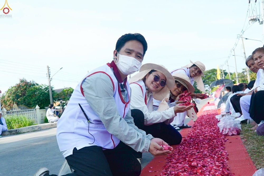 ภาพ No.296214:ภาพเบื้องหลังอาสาสมัครรวมใจ ชุดที่ 2 ในโครงการธรรมยาตรา กตัญญูบูชา มหาปูชนียาจารย์ พระมงคลเทพมุนี(สด จนฺทสโร) พระผู้ปราบมาร อนุสรณ์สถาน 7 แห่ง ปีที่ 14