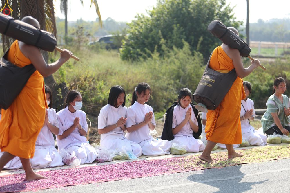 ภาพ No.299400:วันที่ 18 มกราคม พ.ศ. 2569 พิธีต้อนรับพระธรรมยาตรา ณ อนุสรณ์สถานลำดับที่ 5 สถานที่เผยแผ่วิชชาธรรมกายครั้งแรก อนุสรณ์สถานบางปลา วัดบางปลา อำเภอบางเลน จังหวัดนครปฐม ในโครงการธรรมยาตรา กตัญญูบูชา มหาปูชนียาจารย์ พระมงคลเทพมุนี(สด จนฺทสโร) พระผู้ปราบมาร อนุส