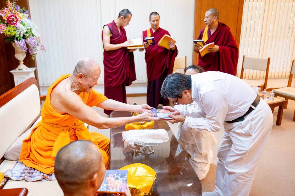 ภาพ No.317563:วันอังคารที่ 24 มีนาคม พ.ศ.2569  หลวงพ่อทัตตชีโว รองเจ้าอาวาส วัดพระธรรมกาย ต้อนรับปฏิสันถารคณะลามะจากทิเบต