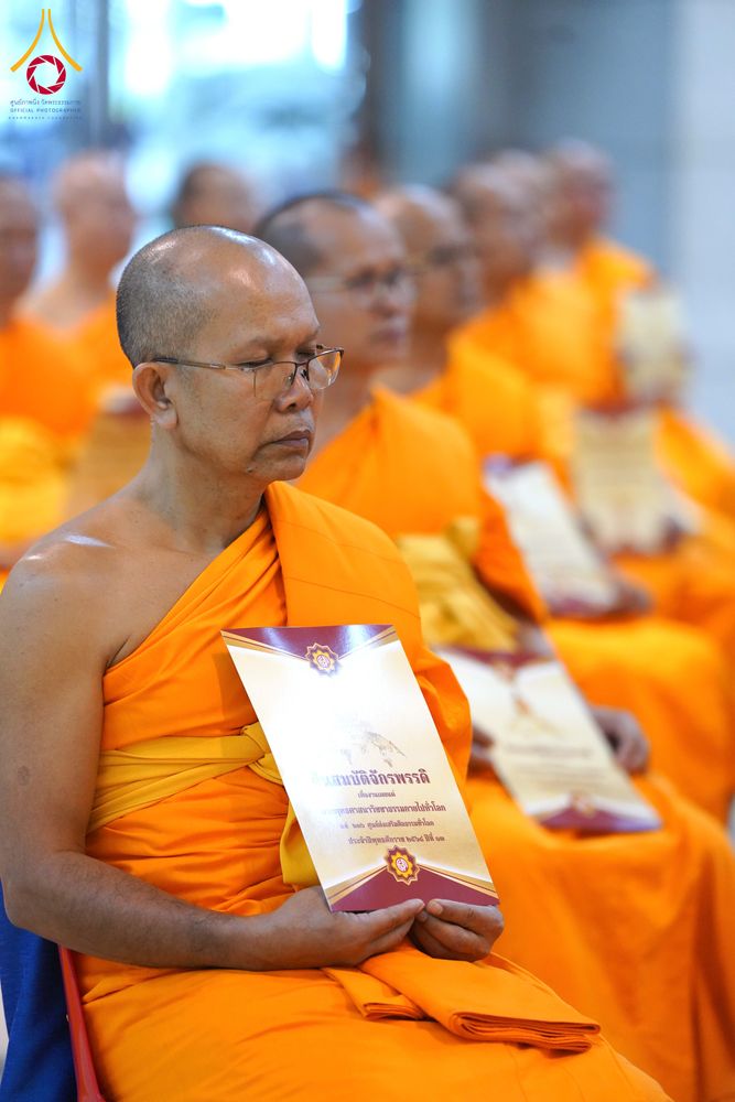 ภาพ No.285067:วันอาทิตย์ที่ 14 ธันวาคม พ.ศ.2568  พิธีปฏิบัติธรรม พิธีถวายภัตตาหารเป็นสังฆทาน พิธีมอบต้นสมบัติจักรพรรดิ ถวายแด่เจ้าอาวาสและประธานสงฆ์ 236 ศูนย์ส่งเสริมศีลธรรมทั่วโลก ณ สภาธรรมกายสากล วัดพระธรรมกาย