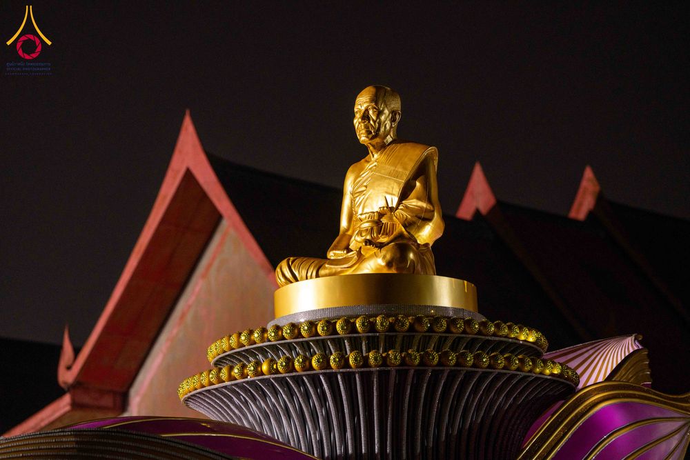 ภาพ No.297257:วันที่ 15 มกราคม พ.ศ.2569 พระธรรมยาตราปฏิบัติธรรมและถ่ายภาพหมู่ประวัติศาสตร์ อนุสรณ์สถานลำดับที่ 4 สถานที่เกิดด้วยกายธรรม  ณ วัดโบสถ์บน ต.บางคูเวียง จ.นนทบุรี ในโครงการธรรมยาตรา กตัญญูบูชา มหาปูชนียาจารย์ พระมงคลเทพมุนี(สด จนฺทสโร) พระผู้ปราบมาร อนุสรณ์ส