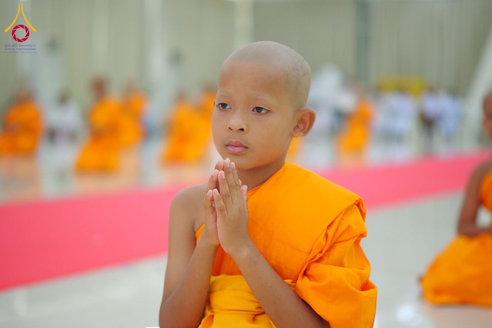 ภาพ No.319902:วันเสาร์ที่ 4 เมษายน พ.ศ.2569 พิธีตัดปอยผมและปลงผม พิธีขอขมาผู้ปกครองและมอบผ้าไตร พิธีบรรพชาและถวายบาตร ณ ศูนย์ปฏิบัติธรรมและศูนย์อบรมเยาวชนเพชรบุรี  ต.ท่าแลง อ.ท่ายาง จ.เพชรบุรี