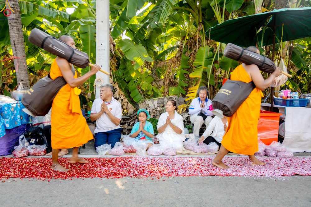 ภาพ No.295084:วันที่ 14 มกราคม พ.ศ. 2569 พิธีต้อนรับพระธรรมยาตรา อนุสรณ์สถานลำดับที่ 4  สถานที่เกิดด้วยกายธรรม ณ วัดโบสถ์บน ต.บางคูเวียง จ.นนทบุรี ในโครงการธรรมยาตรา กตัญญูบูชา มหาปูชนียาจารย์ พระมงคลเทพมุนี(สด จนฺทสโร) พระผู้ปราบมาร อนุสรณ์สถาน 7 แห่ง ปีที่ 14