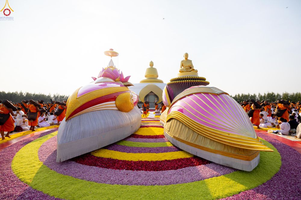 ภาพ No.299601:วันที่ 18 มกราคม พ.ศ. 2569 พิธีต้อนรับพระธรรมยาตรา (ภาพชุดที่ 2) ณ อนุสรณ์สถานลำดับที่ 5  สถานที่เผยแผ่วิชชาธรรมกายครั้งแรก อนุสรณ์สถานบางปลา วัดบางปลา อำเภอบางเลน จังหวัดนครปฐม ในโครงการธรรมยาตรา กตัญญูบูชา มหาปูชนียาจารย์ พระมงคลเทพมุนี(สด จนฺทสโร) พระ