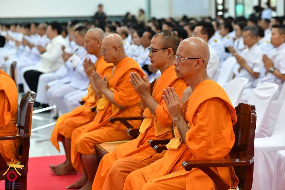 ภาพ No.344231:วันที่ 12 สิงหาคม พ.ศ. 2569  พสกนิกรชาวอำเภอคลองหลวง พร้อมใจร่วมพิธีสวดพระพุทธมนต์และทำบุญตักบาตรถวายพระราชกุศล เนื่องในวันคล้ายวันพระราชสมภพ สมเด็จพระบรมราชชนนีพันปีหลวง และวันแม่แห่งชาติ 12 สิงหาคม 2569