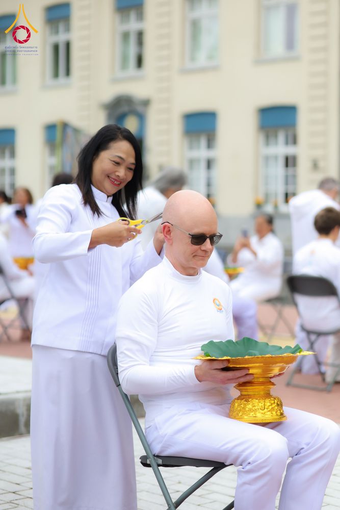 ภาพ No.336657:วันศุกร์ที่ 12 มิถุนายน พ.ศ. 2569 พิธีตัดปอยผมและพิธีปลงผมนาคธรรมทายาท  ภาคพื้นยุโรป รุ่นที่ 11   ณ วัดพระธรรมกายเบลเยียม ประเทศเบลเยียม