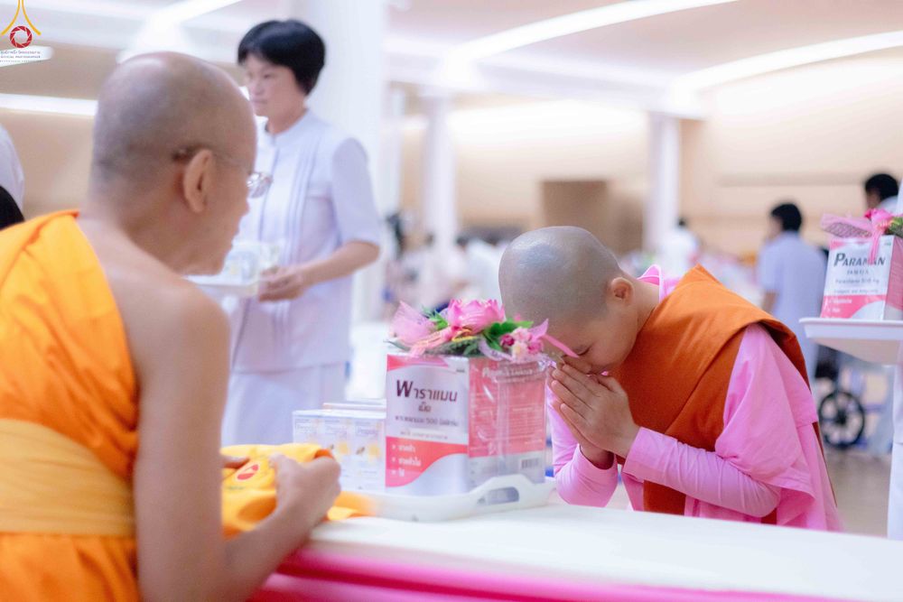 ภาพ No.343709:วันที่ 16 สิงหาคม พ.ศ.2569 พิธีถวายคิลานเภสัช และอุปกรณ์ทางการแพทย์ ณ ห้องแก้วสารพัดนึก2 วัดพระธรรมกาย