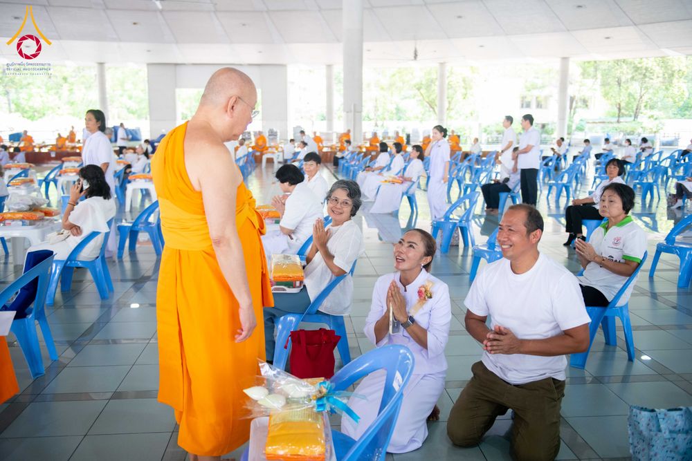 ภาพ No.315400:วันที่ 20 มีนาคม พ.ศ. 2569 พิธีเจริญพระพุทธมนต์ เนื่องในวาระอายุวัฒนมงคล 75 ปี พระเดชพระคุณพระภาวนาธรรมวิเทศ วิ. (ภูเบศ ฌานาภิญโญ) ผู้ช่วยเจ้าอาวาสวัดพระธรรมกาย และเจ้าอาวาสวัดพระธรรมกายเบเนลักซ์ ประเทศเบลเยียม  ณ หอฉันคุณยายอาจารย์ฯ วัดพระธรรมกาย