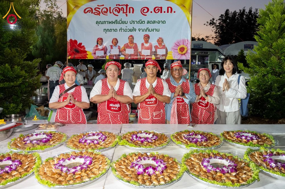 ภาพ No.289487:วันที่ 7 มกราคม พ.ศ. 2569 พิธีถวายภัตตาหารเป็นสังฆทาน แด่พระธรรมยาตรา ในโครงการธรรมยาตรา กตัญญูบูชา มหาปูชนียาจารย์ พระมงคลเทพมุนี(สด จนฺทสโร) พระผู้ปราบมาร อนุสรณ์สถาน 7 แห่ง ปีที่ 14 ณ อนุสรณ์สถานมหาวิหารพระมงคลเทพมุนี (โลตัสแลนด์) อ.สองพี่น้อง จ.สุพรร